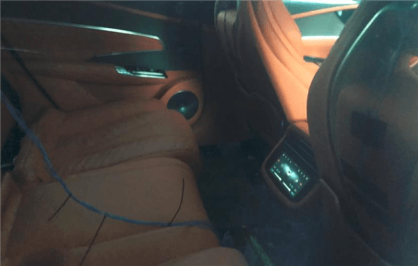 比亞迪首款千匹轎車！仰望U7內(nèi)飾曝光：U8同款三屏設(shè)計(jì)