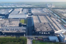 航拍显示特斯拉上海储能工厂准备动工 厂区内已有施工设备