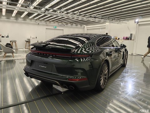 保时捷 Panamera新能源 2024款  Panamera Turbo E-Hybrid 行政加长版 4.0T