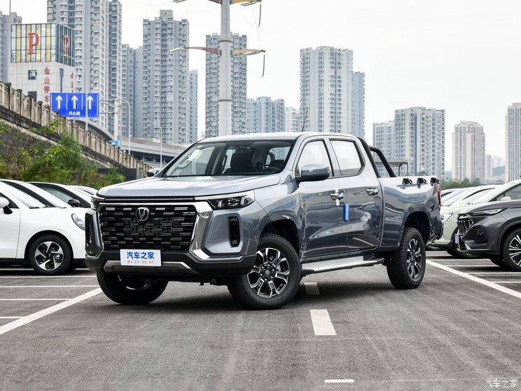 長安汽車 長安覽拓者 2024款 尊享版 2.0T手動四驅(qū)汽油精英型標箱
