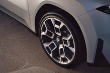 不是超跑买不起，而是“一键漂移”更有性价比