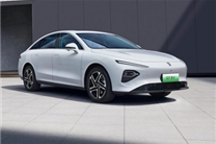 击穿B级纯电轿车底价！上汽荣威D7降价2万：12.98万起