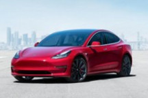 航拍显示上海南港码头4月1日就已集中大批国产焕新版Model 3 准备出口