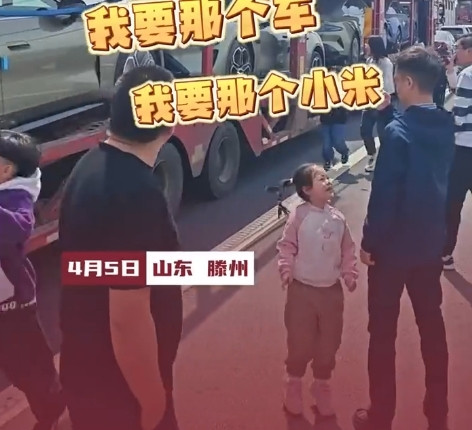 高速堵车现场秒变SU7车展上热搜  拍摄者：连小孩都能叫出小米