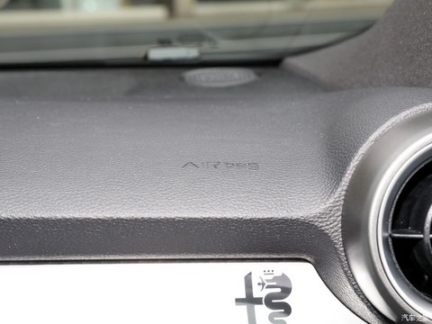 阿尔法・罗密欧 Tonale托纳利 2024款 2.0T 268HP AWD Tributo Italiano 致敬传奇版