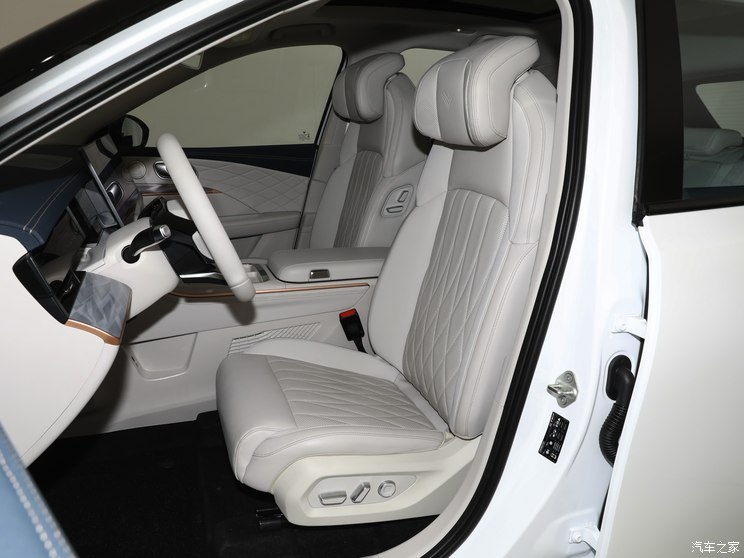 合眾汽車(chē) 哪吒L 2024款 增程基本型