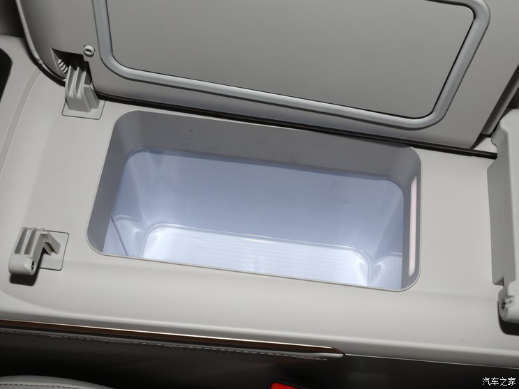 合眾汽車(chē) 哪吒L 2024款 增程基本型