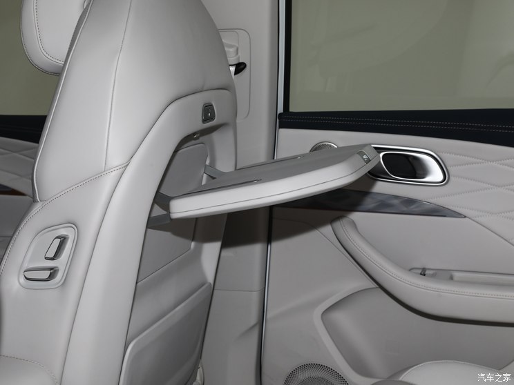 合眾汽車(chē) 哪吒L 2024款 增程基本型