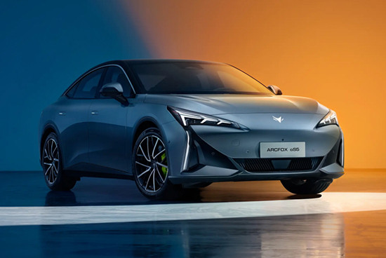 定位純電中型車(chē) 極狐阿爾法S5正式發(fā)布