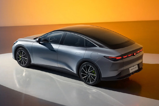 定位純電中型車(chē) 極狐阿爾法S5正式發(fā)布