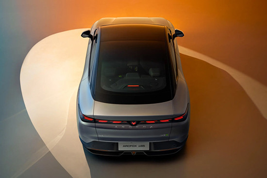 定位純電中型車(chē) 極狐阿爾法S5正式發(fā)布