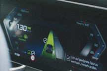 宝马9款车型将新增带视线确认自动变道