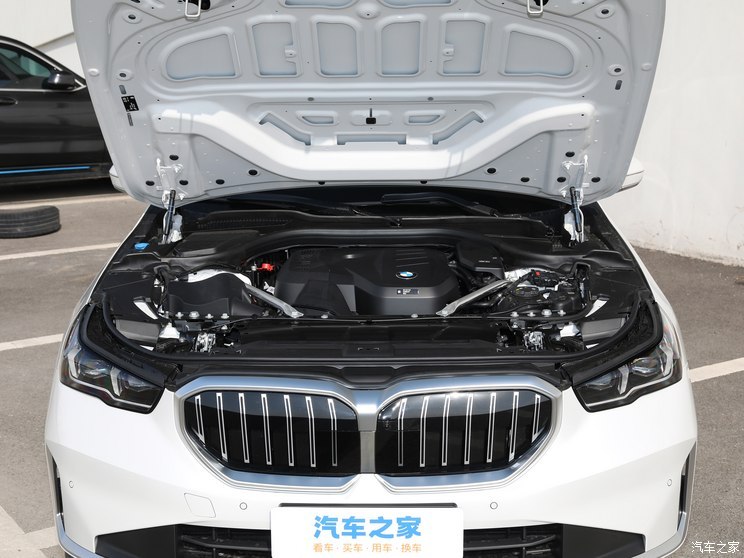華晨寶馬 寶馬5系 2024款 530Li 領(lǐng)先型 豪華套裝