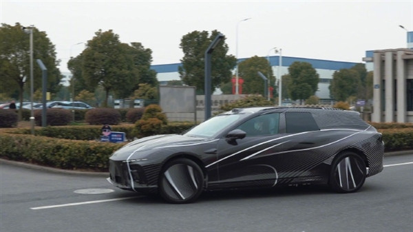 雙電機(jī)四驅(qū)+800V架構(gòu)！哪吒S獵裝車諜照曝光