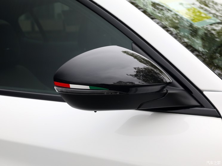 阿爾法?羅密歐 Stelvio斯坦維 2024款 2.0T 280HP Tributo Italiano 致敬傳奇版