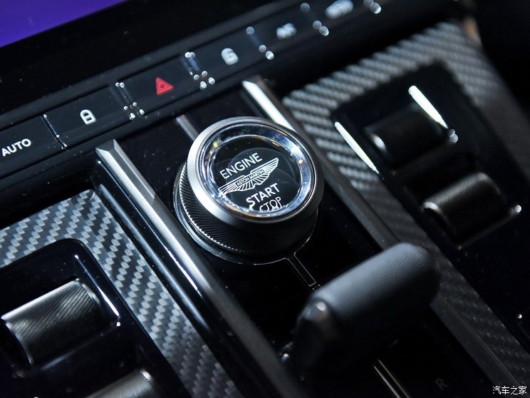 阿斯顿・马丁 V8 Vantage 2024款 4.0T V8 Coupe