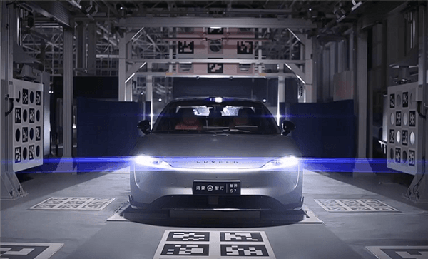 鴻蒙智行首款純電轎跑 余承東：智界S7開啟海量交付