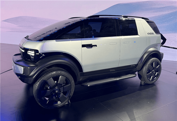 年輕人的第一臺“方盒子”！奇瑞iCAR X25亮相：前臉復(fù)古