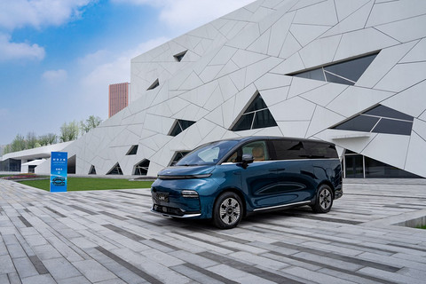 高端新能源MPV,又来了一个“搅局者”