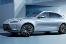 问界新M5开启预定 余承东：超好看、超好开、超智能、超安全”