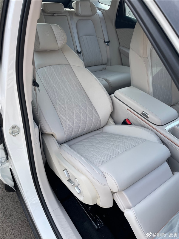 冰箱、彩電、大沙發一車配齊！哪吒L正式上市：12.99萬起