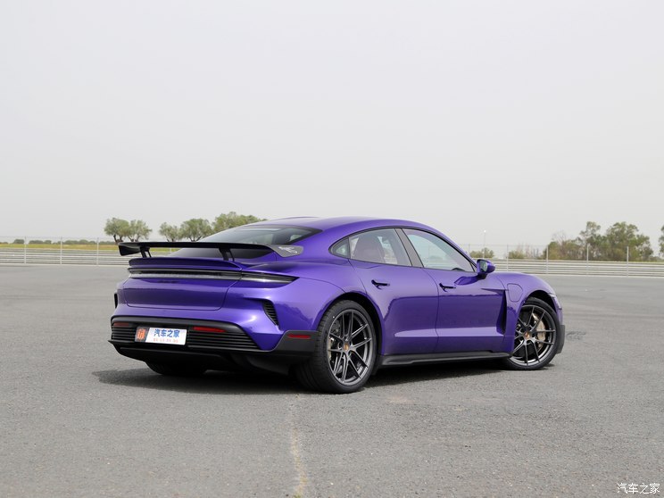 保時(shí)捷 Taycan 2024款 Taycan Turbo GT with Weissach Package