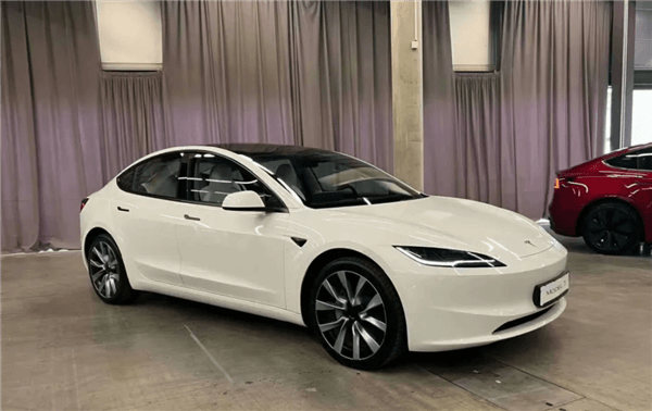 理想、蔚來、小鵬都在內(nèi) 寶馬X3車主看了兩年電車：最后選了Model 3