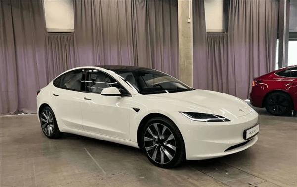 理想、蔚来、小鹏都在内 宝马X3车主看了两年电车：最后选了Model 3