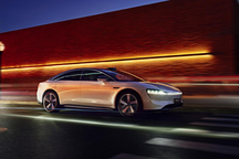引領(lǐng)潮流，余承東稱(chēng)智界S7是年輕人首輛智能轎車(chē)
