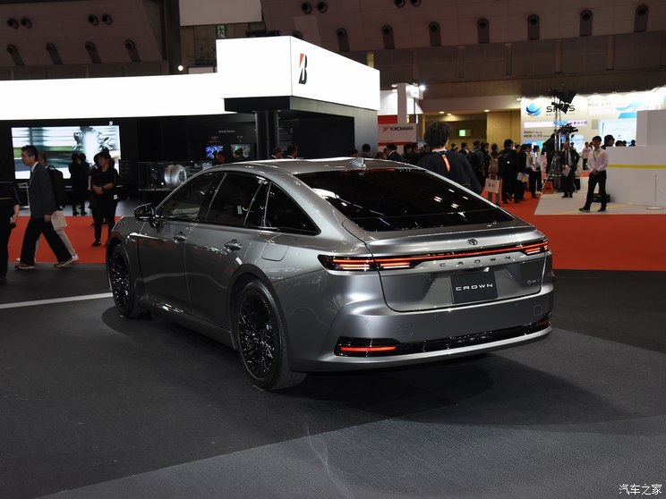 豐田(進(jìn)口) 皇冠(進(jìn)口) 2024款 Sedan 日本版