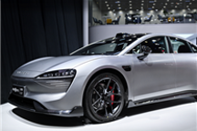 华为首款智慧轿车智界S7亮相北京车展 年轻人第一辆车稳了