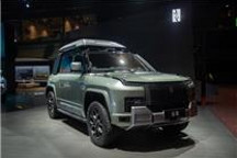 车载无人机套件10万!一图读懂仰望U8越野版与豪华版怎么选