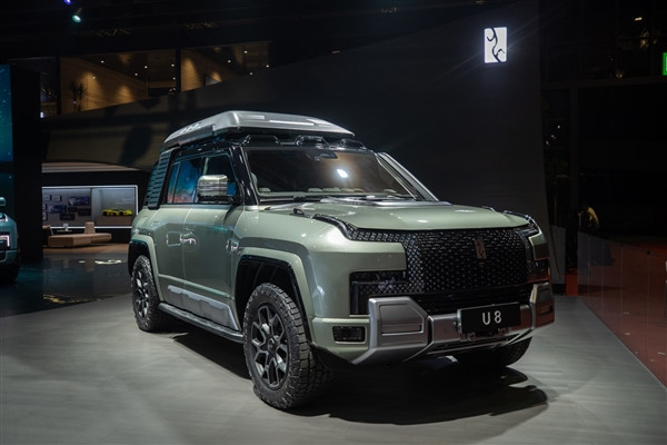 車載無人機套件10萬元！一圖讀懂仰望U8越野玩家版與豪華版該怎么選