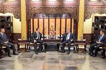李强会见美国特斯拉公司首席执行官