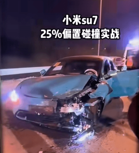 Xiaomi SU7 25% offset collision car accident actual combat Audi A6 completely lost