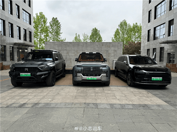 周鴻祎能辦個(gè)人車展了 網(wǎng)友實(shí)拍360樓下已停放數(shù)十輛國產(chǎn)汽車