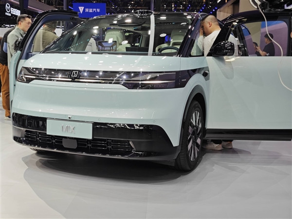 博主詳解極氪MIX車型特點：方向盤轉角太大 前門開不了
