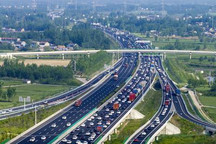 注意出行安全 五一假期各地迎返程高峰