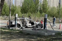 一特斯拉Model 3充电时起火 全车被烧成空壳