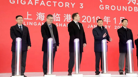 马斯克认错,“退回”朱晓彤