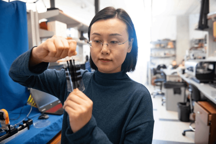 德克薩斯大學奧斯汀分校開發可伸縮電子皮膚 為機器人提供人類水平的觸摸靈敏度