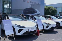 售12.99万起 哪吒L首批车主正式交付