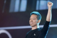 贾跃亭发视频自称奋斗者：加班到凌晨 吃油条咸菜