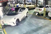 智己致歉：LS6自动泊车刮蹭立柱事故