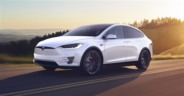 博主转卖90万的特斯拉Model X 车龄不到一年车商最高出价57万