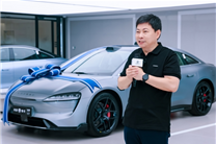 智界S7大规模交付 余承东亲自递车钥匙：华为智驾提车即享
