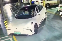 智己LS6自动泊车撞柱 负责人：已优化、现场测试60次均通过