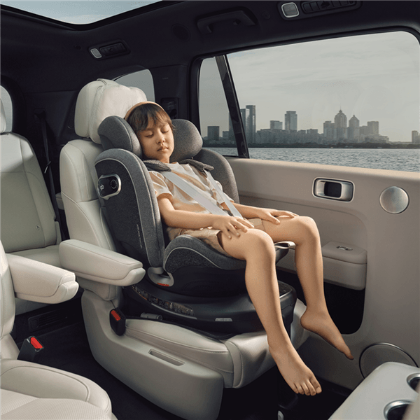 3699元！理想商城上架智能兒童安全座椅：車機互聯(lián)、360° 旋轉(zhuǎn)
