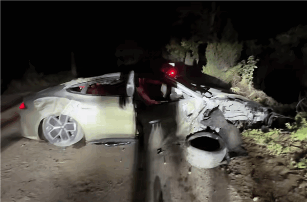 曝小米SU7從山崖滾落：全車嚴重受損 車內人沒一點事