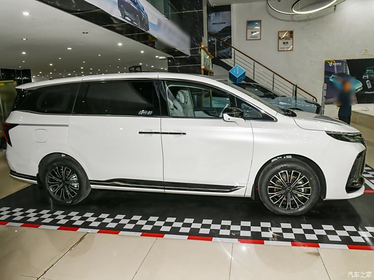 東風(fēng)風(fēng)行 星海V9 2024款 1.5TD 200km 中國結(jié)系列 尊享型